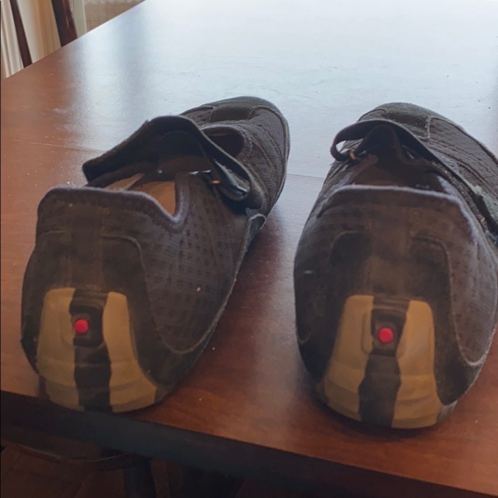 Sneaker - Picture 3 of 5